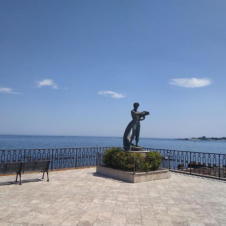 Suite sul mare Giardini Naxos Exterior foto