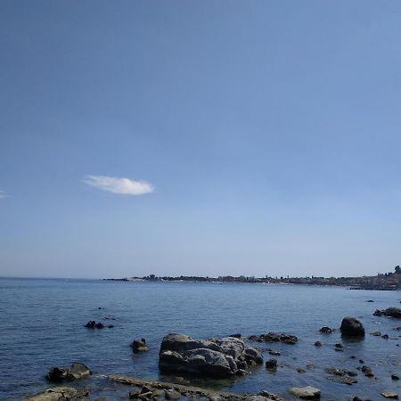 Suite sul mare Giardini Naxos Exterior foto